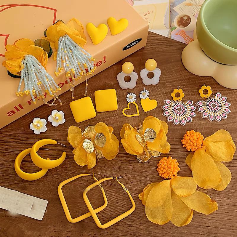 Small fresh yellow mesh flower earrings summer sweet light luxury stud earrings vacation style high-end earrings
Small fresh yellow mesh flower earrings summer sweet light luxury stud earrings vacation style high-end earrings