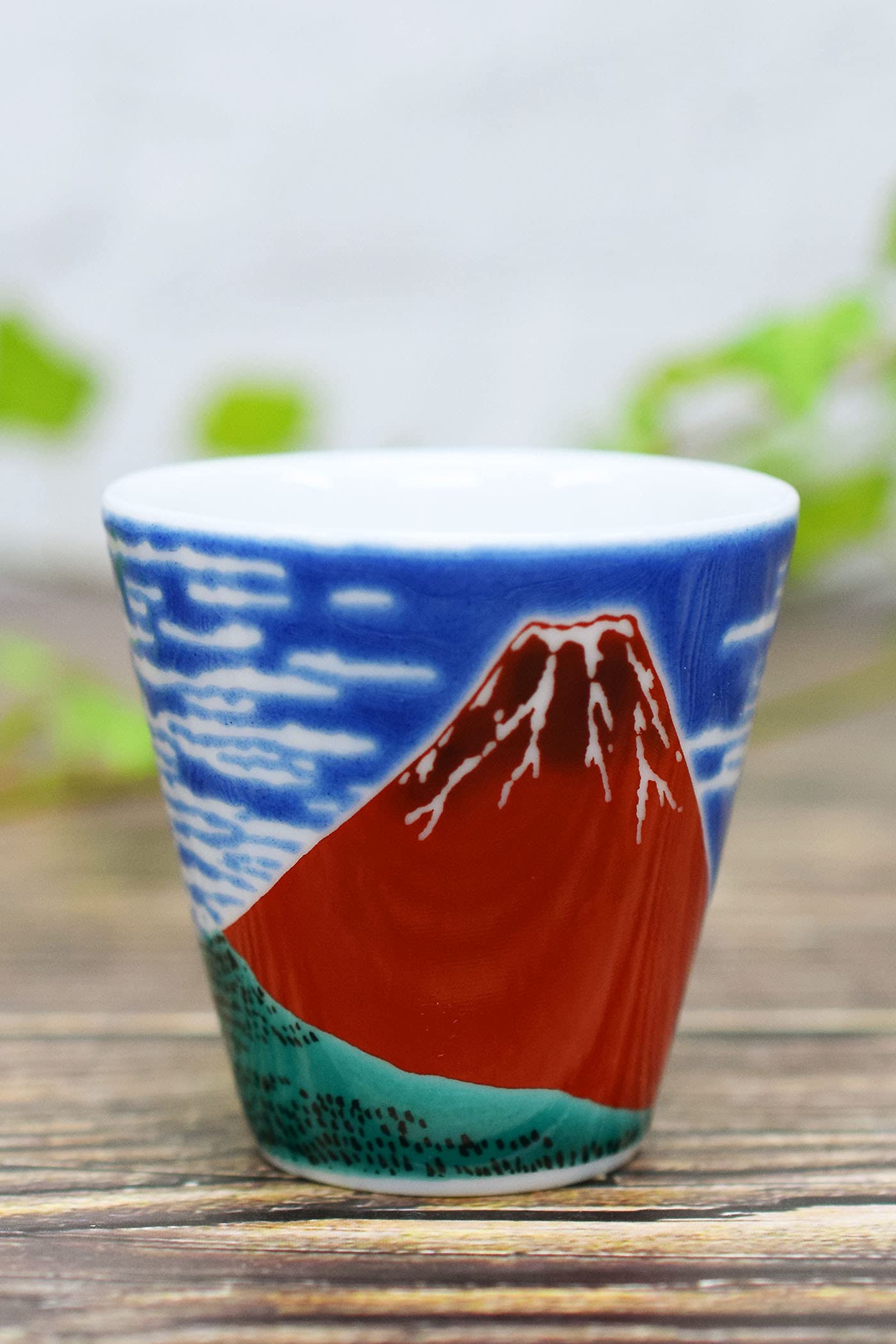 Waza no Kura Lucky Sake Cup, Kutani Ware, Red Fuji Design, Ceramic, Brand Name, Japanese Tableware, Made in Japan
Waza no Kura Lucky Sake Cup, Kutani Ware, Red Fuji Design, Ceramic, Brand Name, Japanese Tableware, Made in Japan