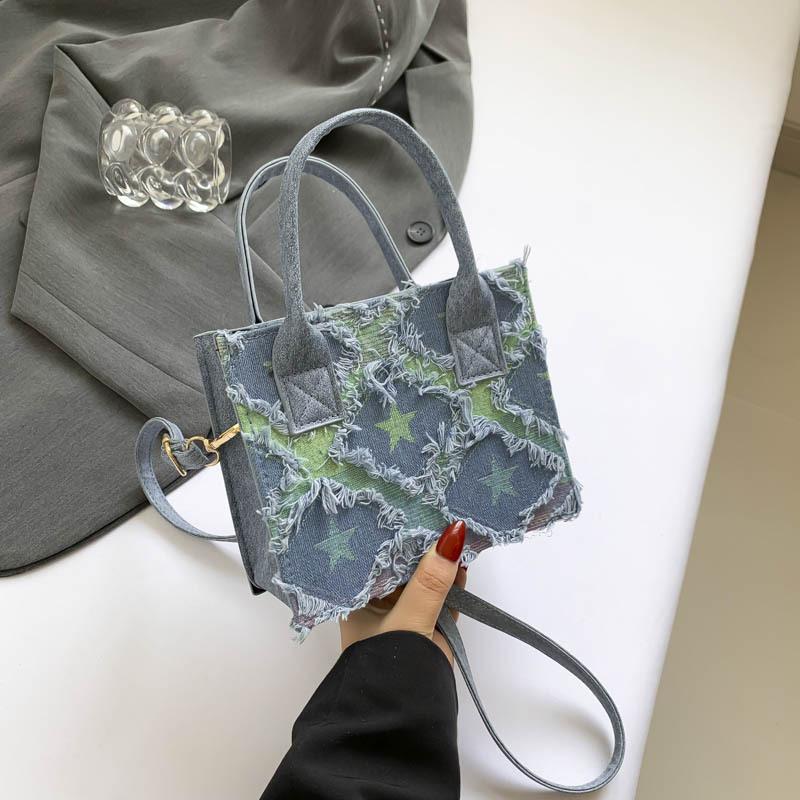 Casual foreign style messenger handbag bag Korean version fashion small square bag 2024 summer new simple shoulder small square bag
Casual foreign style messenger handbag bag Korean version fashion small square bag 2024 summer new simple shoulder small square bag