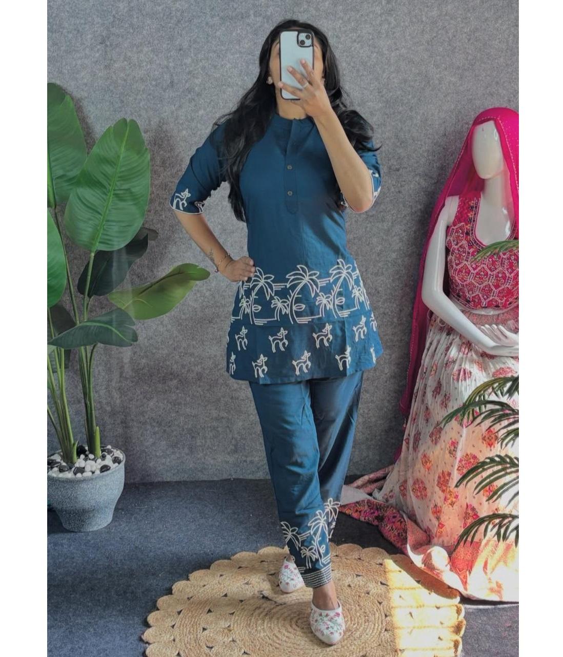 Indian Designer Party Wear Top Tunic Kurta Pant Set Women Bollywood Tunic Kurti Cord Set M
Indian Designer Party Wear Top Tunic Kurta Pant Set Women Bollywood Tunic Kurti Cord Set M