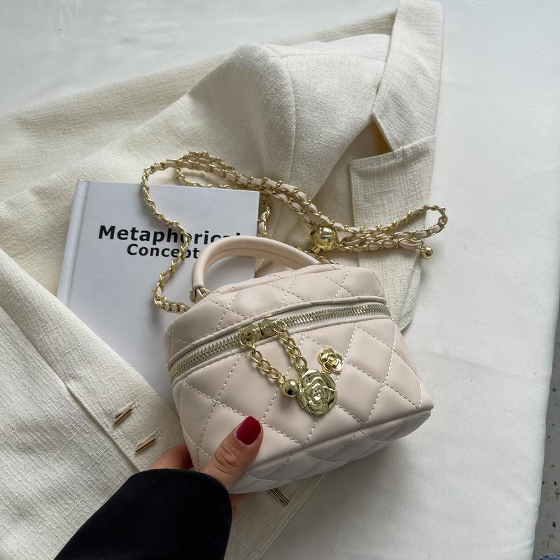 2025 Spring/Summer Women s Mini Quilted Chain Crossbody Handbag - Fashionable, High-Quality, and Versatile
2025 Spring/Summer Women s Mini Quilted Chain Crossbody Handbag - Fashionable, High-Quality, and Versatile