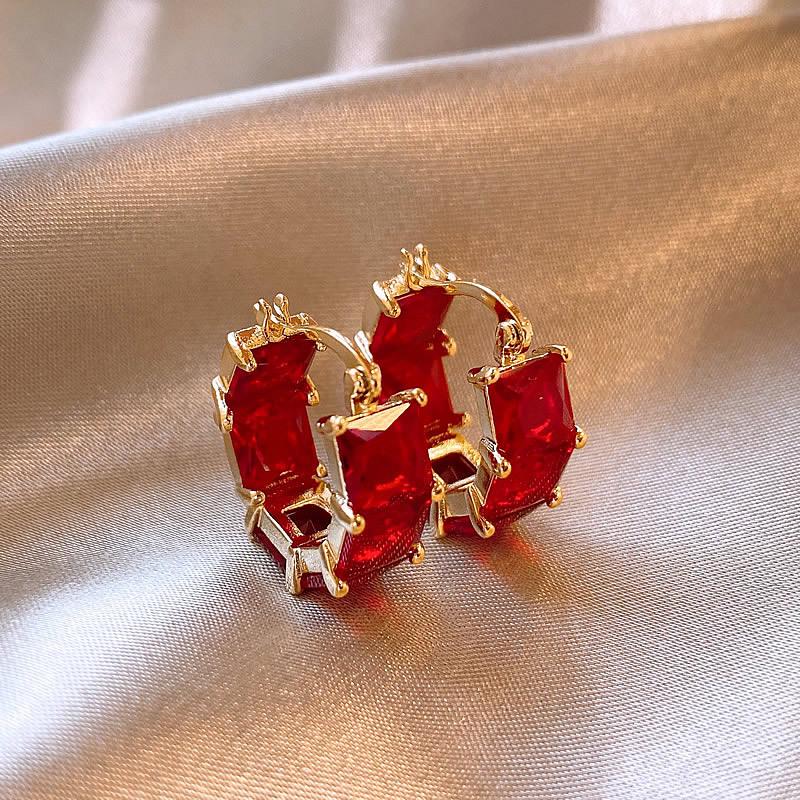 Elegant Angora Red Zircon Square Earrings - Sophisticated and Versatile Design
Elegant Angora Red Zircon Square Earrings - Sophisticated and Versatile Design