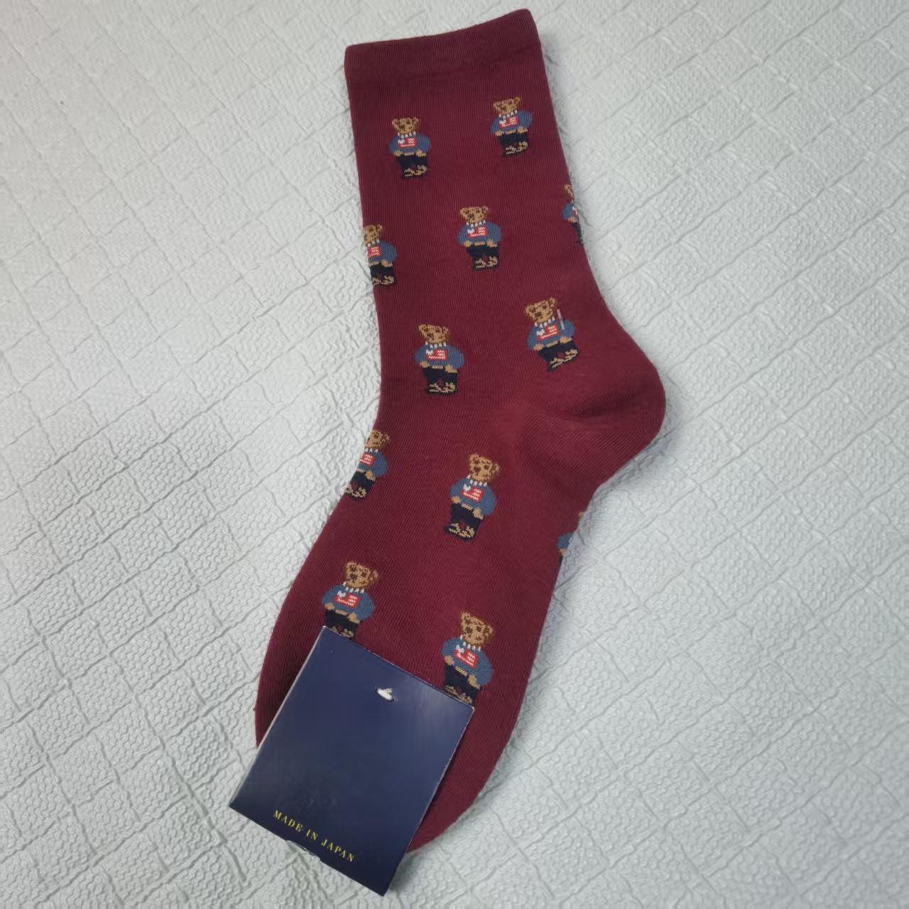 Осінньо-зимові жіночі модні повсякденні шкарпетки середньої довжини з візерунком ведмедика
Осінньо-зимові жіночі модні повсякденні шкарпетки середньої довжини з візерунком ведмедика