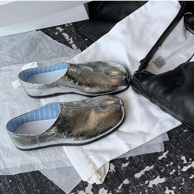 High-end cowhide version~ Grape mother, the same women s shoes are divided into toes, flat bottom, half drag, lazy person, one foot, pig s trotters, 35
High-end cowhide version~ Grape mother, the same women s shoes are divided into toes, flat bottom, half drag, lazy person, one foot, pig s trotters, 35