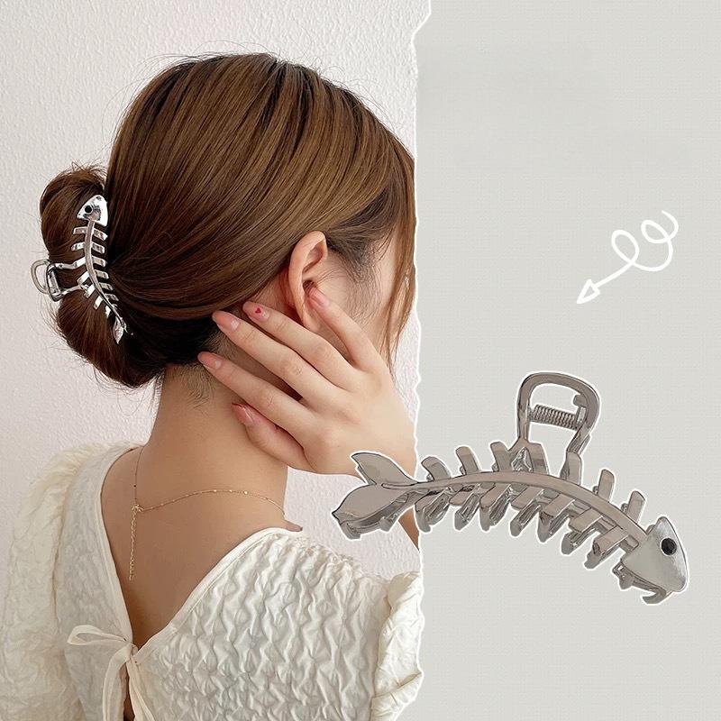Large Metal Hair Claw Clip Fish Bone Irregular Hairpins Punk Style Silver Hair Claws Barrettes Women HairClips Hair Accessories
Large Metal Hair Claw Clip Fish Bone Irregular Hairpins Punk Style Silver Hair Claws Barrettes Women HairClips Hair Accessories