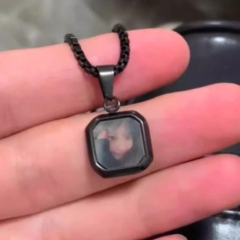 Color-Changing Necklace Body Temperature Photo Ornament Geometric Square Niche Style Accessories for Girlfriend Couple s Birthday Present Black Necklace * 1
Color-Changing Necklace Body Temperature Photo Ornament Geometric Square Niche Style Accessories for Girlfriend Couple s Birthday Present Black Necklace * 1