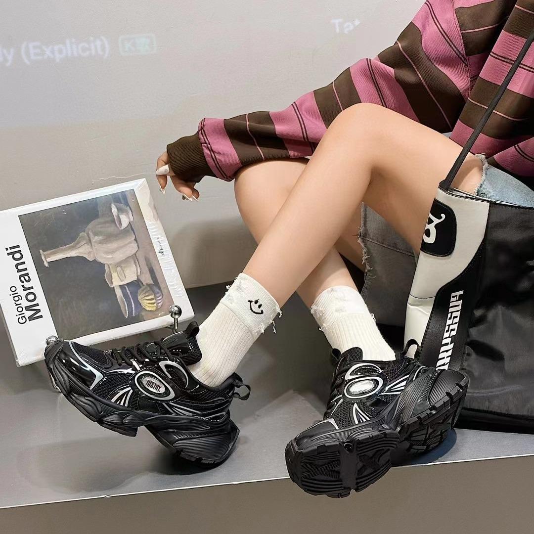 Silver dad shoes women s spring new sports and leisure shoes versatile platform mesh breathable running shoes 40 чорний
Silver dad shoes women s spring new sports and leisure shoes versatile platform mesh breathable running shoes 40 чорний