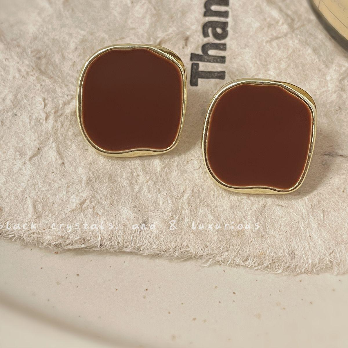 New Korean Vintage Enamel Stud Earrings for Women French Romantic New In Jewlery Simple Female Party Earrings for Women Gifts
New Korean Vintage Enamel Stud Earrings for Women French Romantic New In Jewlery Simple Female Party Earrings for Women Gifts