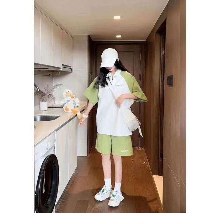POLO collar loose sports suit female summer leisure student contrasting color age-reducing short-sleeved shorts two-piece trendy set XXL зелений
POLO collar loose sports suit female summer leisure student contrasting color age-reducing short-sleeved shorts two-piece trendy set XXL зелений