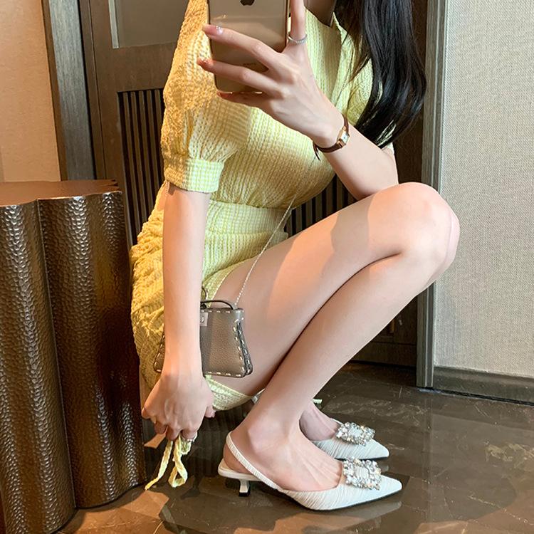 Genuine leather bag head cool slippers 2025 new summer square buckle rhinestone pointed head shallow mouth rear empty stiletto sandals women 40 бордовий
Genuine leather bag head cool slippers 2025 new summer square buckle rhinestone pointed head shallow mouth rear empty stiletto sandals women 40 бордовий