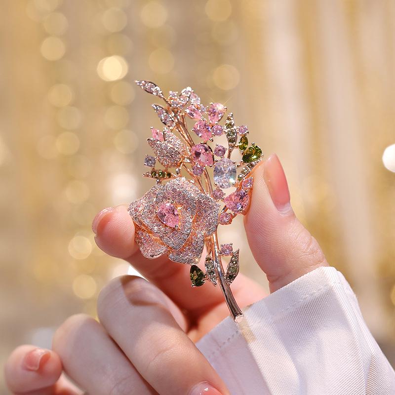 Elegant Vintage Rose Brooch with Copper and Zircon Floral Pin for Women s Coat or Jacket
Elegant Vintage Rose Brooch with Copper and Zircon Floral Pin for Women s Coat or Jacket