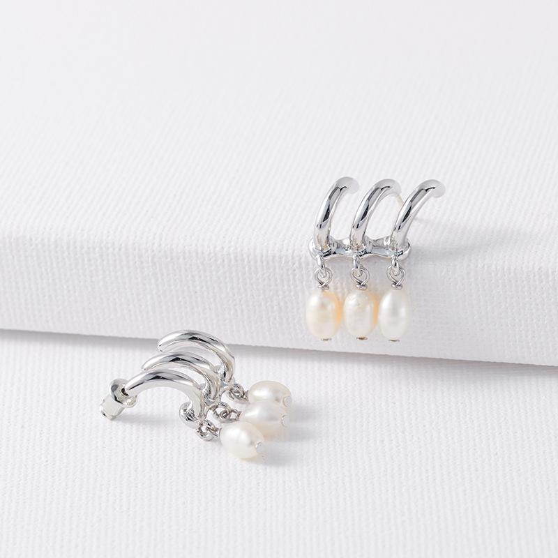 Three circles of natural pearl pendant earrings for women s 925 silver needles, niche design, fashionable and high-end ins style earrings, earrings.
Three circles of natural pearl pendant earrings for women s 925 silver needles, niche design, fashionable and high-end ins style earrings, earrings.