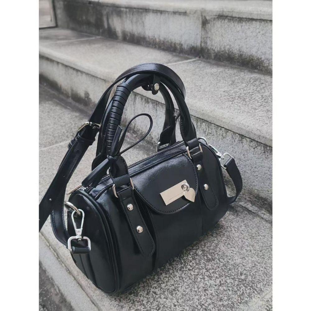 JIAERDI Sweet Cool Coffee Messenger Bag Women Moto Biker Handle Bowling Y2k Bag Female Retro Hot Giirls Pillow Crossbody Bags 22x13x10cm чорний
JIAERDI Sweet Cool Coffee Messenger Bag Women Moto Biker Handle Bowling Y2k Bag Female Retro Hot Giirls Pillow Crossbody Bags 22x13x10cm чорний