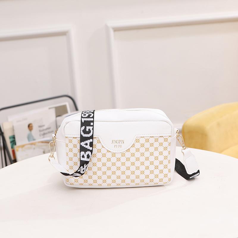 New trendy and fashionable four-leaf clover printed shoulder strap letter printed crossbody camera bag белый
New trendy and fashionable four-leaf clover printed shoulder strap letter printed crossbody camera bag белый