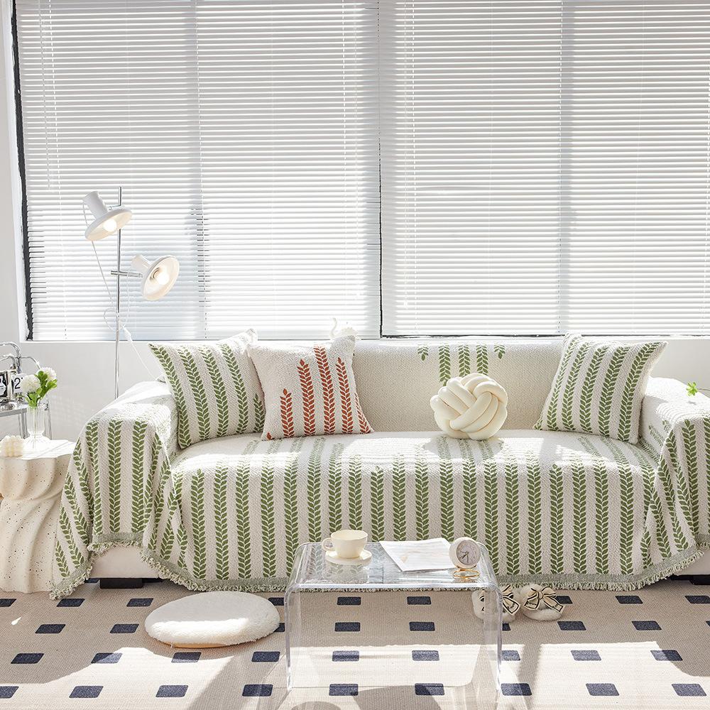 Winter Plush Sofa Cover Full Wrapped Non Slip Towel Cushion French Blanket for Autumn and Winter Warm Cozy Home Decor 180*130
Winter Plush Sofa Cover Full Wrapped Non Slip Towel Cushion French Blanket for Autumn and Winter Warm Cozy Home Decor 180*130