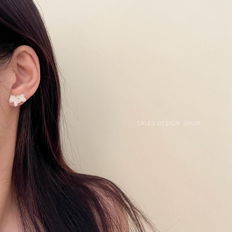 Exquisite Zircon Heart & Bone Stud Earrings - Versatile, High-End Jewelry for Women
Exquisite Zircon Heart & Bone Stud Earrings - Versatile, High-End Jewelry for Women