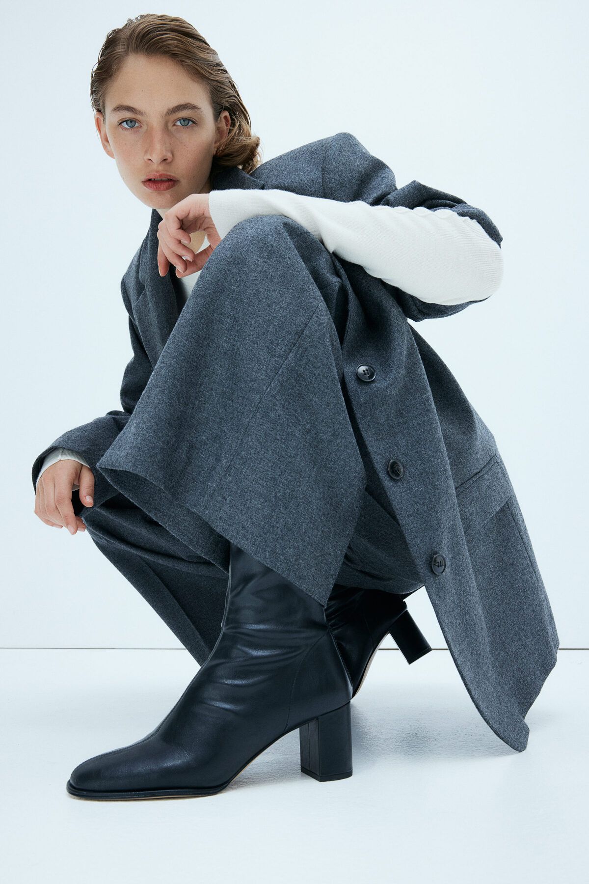 Женские современные стильные модные сапоги-носки
Женские современные стильные модные сапоги-носки