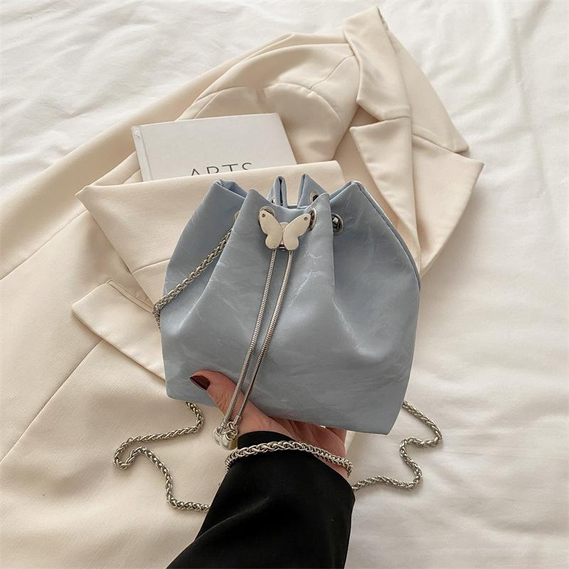 Популярная новая сумка этого года женская 2025 новая нишевая дизайнерская сумка-мессенджер на цепочке летняя плиссированная сумка-ведро
Популярная новая сумка этого года женская 2025 новая нишевая дизайнерская сумка-мессенджер на цепочке летняя плиссированная сумка-ведро