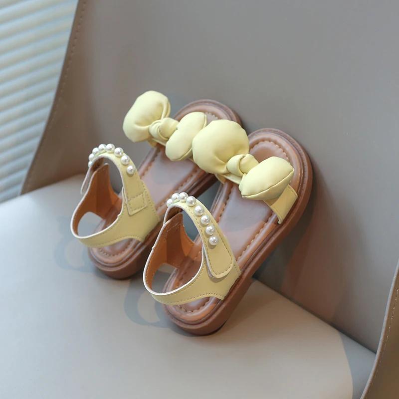 Сандалии для маленьких девочек, мягкие, с большой бабочкой и жемчужными бусинами, принцесса, сладкие, конфетного цвета, детская пляжная обувь 2024 года, новые детские летние туфли на плоской подошве 23
Сандалии для маленьких девочек, мягкие, с большой бабочкой и жемчужными бусинами, принцесса, сладкие, конфетного цвета, детская пляжная обувь 2024 года, новые детские летние туфли на плоской подошве 23