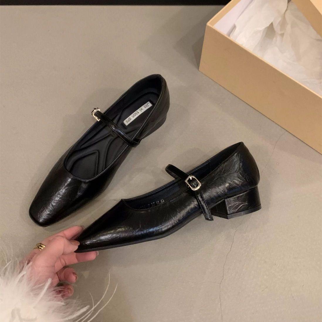 Корейская версия высококачественных туфель Мэри Джейн с квадратной головкой и толстым каблуком 2024 года, новые туфли с пряжкой из одного слова для поездок на работу, легкие туфли для одинарного ношения 40 чёрный
Корейская версия высококачественных туфель Мэри Джейн с квадратной головкой и толстым каблуком 2024 года, новые туфли с пряжкой из одного слова для поездок на работу, легкие туфли для одинарного ношения 40 чёрный