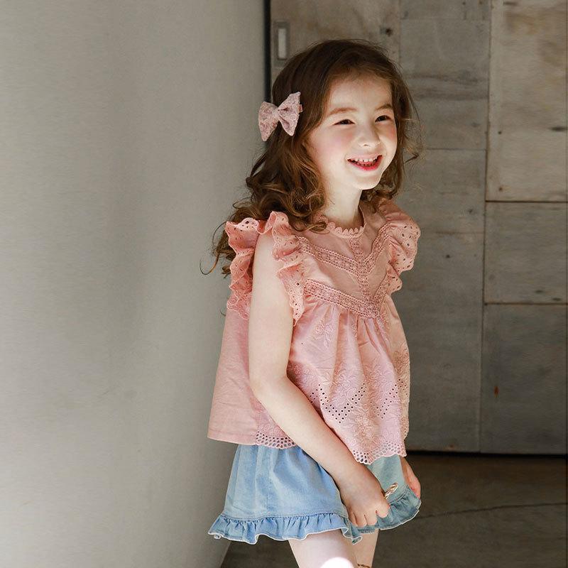 Summer 2024 Children s Doll Blouse: Embroidered Flutter Sleeve Cotton Top for Girls Ages 3-10 140cm світло-сірий колір
Summer 2024 Children s Doll Blouse: Embroidered Flutter Sleeve Cotton Top for Girls Ages 3-10 140cm світло-сірий колір