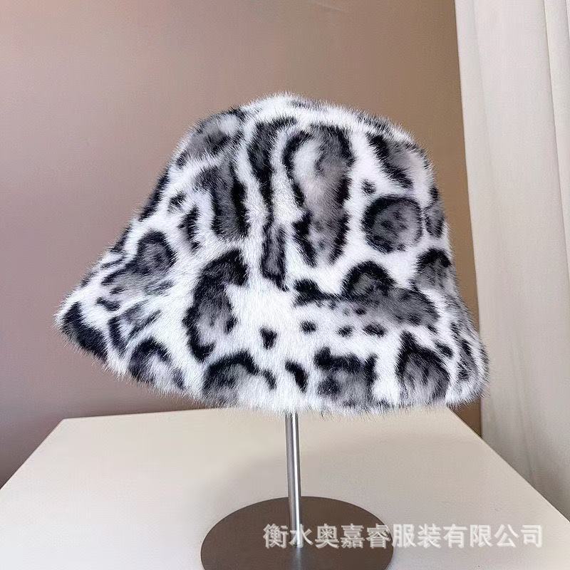 Зимняя трансграничная новая трендовая плюшевая шляпа женская корейская версия модная в иностранном стиле шляпа-ведро с леопардовым принтом универсальная шляпа-панама для тепла белый
Зимняя трансграничная новая трендовая плюшевая шляпа женская корейская версия модная в иностранном стиле шляпа-ведро с леопардовым принтом универсальная шляпа-панама для тепла белый