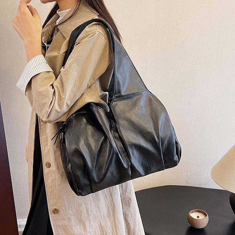 FLYING STARS Brand Women Large Capacity Shoulder Bag Vintage Soft PU Leather Fashion Ladies Tote Bag Luxury Handbag Designer 34cmX25cmX16cm
FLYING STARS Brand Women Large Capacity Shoulder Bag Vintage Soft PU Leather Fashion Ladies Tote Bag Luxury Handbag Designer 34cmX25cmX16cm