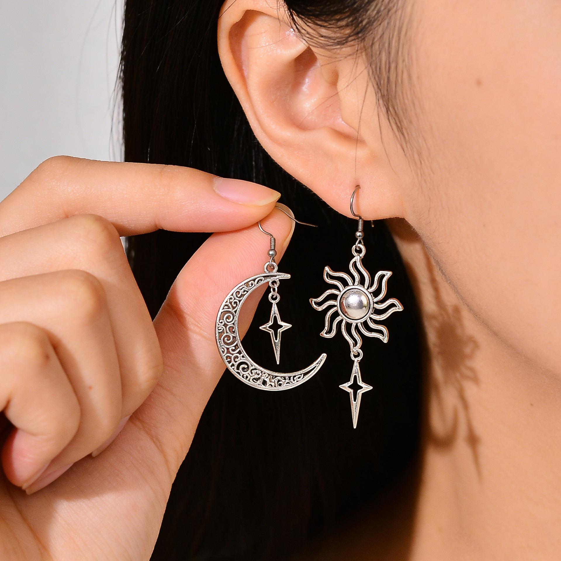 Retro Old Moon Sun Cross Mango Temperament Light Luxury Pendant Earrings Versatile Jewelry Women
Retro Old Moon Sun Cross Mango Temperament Light Luxury Pendant Earrings Versatile Jewelry Women