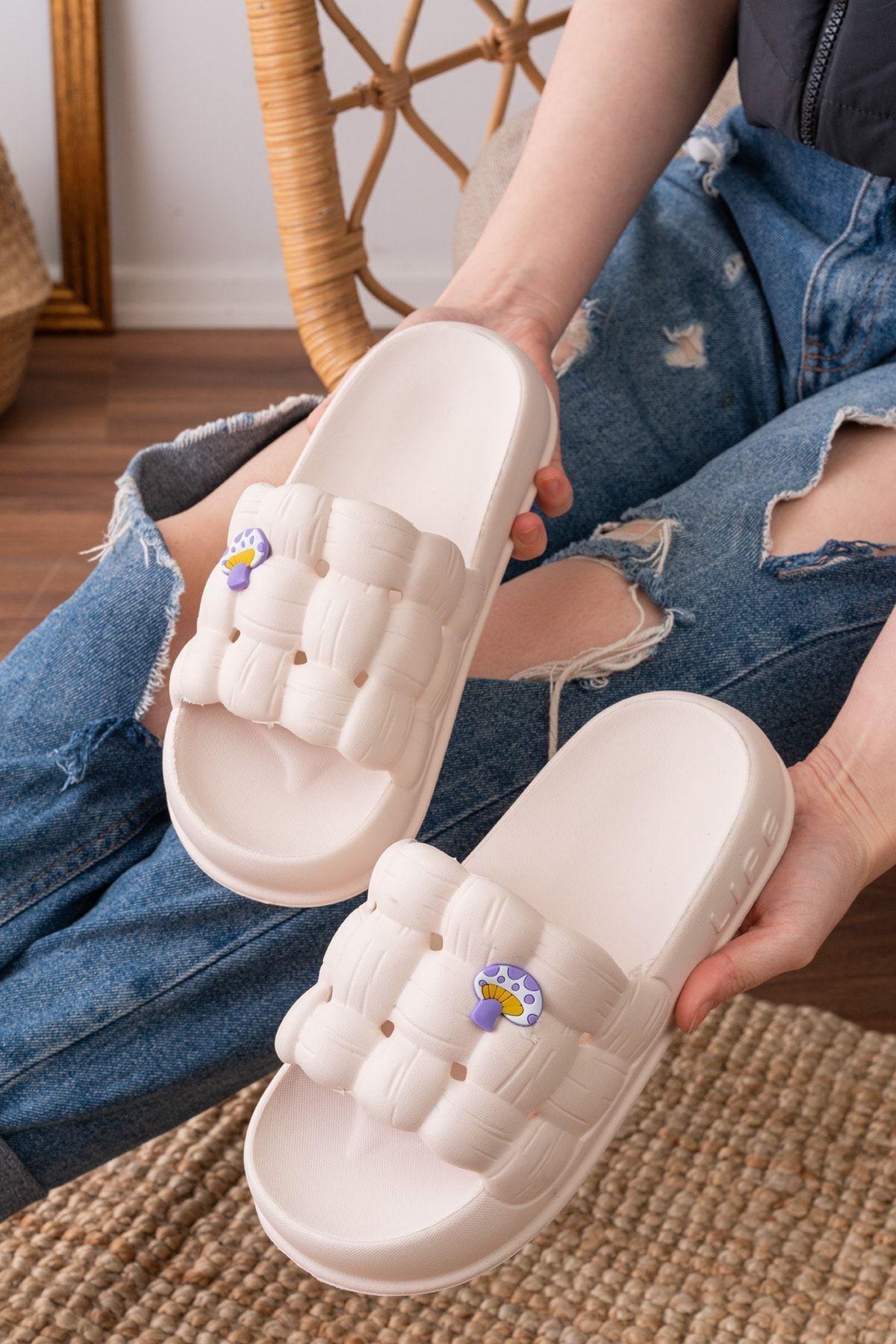 Slipcat Women s Luxury Lightweight and High Sole Non-Slip Sticker Patterned Casual Beach Sea Pool Bathroom Slippers Gel 36, 37, 38, 39, 40 вершковий
Slipcat Women s Luxury Lightweight and High Sole Non-Slip Sticker Patterned Casual Beach Sea Pool Bathroom Slippers Gel 36, 37, 38, 39, 40 вершковий