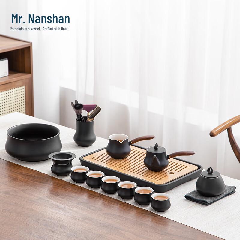 Chinese Ceramic Side-Handle Tea Set
Chinese Ceramic Side-Handle Tea Set