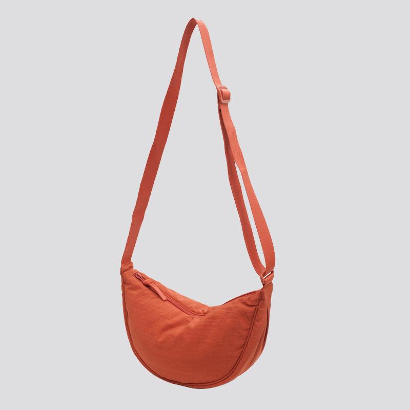 New messenger bag women s shoulder bag nylon dumpling bag women s lightweight satchel fashionable versatile hot-selling women s bag чёрный
New messenger bag women s shoulder bag nylon dumpling bag women s lightweight satchel fashionable versatile hot-selling women s bag чёрный