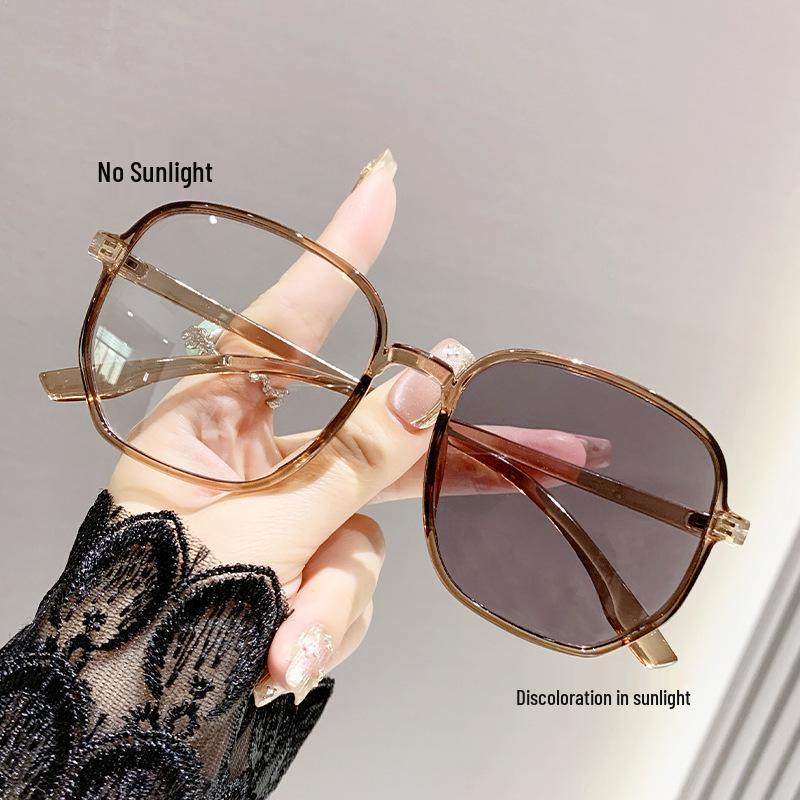 Women s Anti-Blue Light Photochromic Myopia Glasses: Trendy Large Frame, Slimming, Gray-Tint.
Women s Anti-Blue Light Photochromic Myopia Glasses: Trendy Large Frame, Slimming, Gray-Tint.