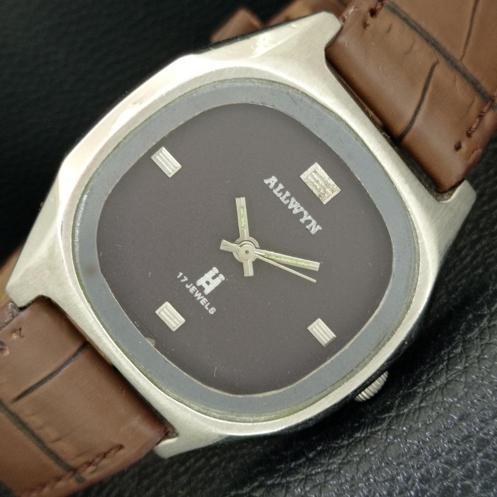 HAND-WINDING VINTAGE ALLWYN 6300A INDIA MENS SILVER COLOR DIAL WATCH a706024-1
HAND-WINDING VINTAGE ALLWYN 6300A INDIA MENS SILVER COLOR DIAL WATCH a706024-1