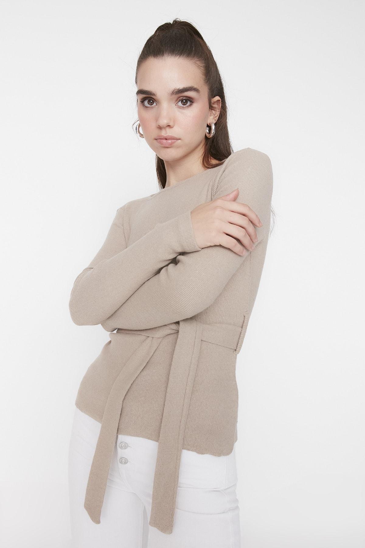 Блузка - Бежевая - Slim fit 
Блузка - Бежевая - Slim fit