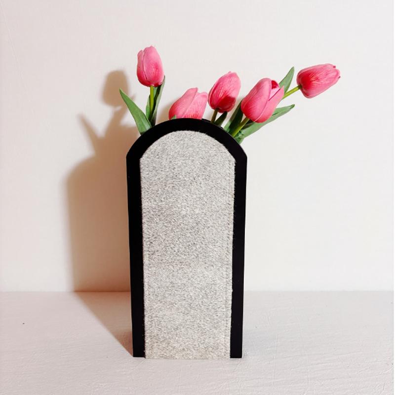 Creative Horsehair Flower Ware Modern Desktop Vases Living Room Decoration Flower Bottle Simple Home Decoration Accessories світло-сірий колір
Creative Horsehair Flower Ware Modern Desktop Vases Living Room Decoration Flower Bottle Simple Home Decoration Accessories світло-сірий колір