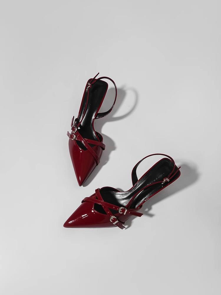 Женские летние туфли на высоком каблуке в французском стиле 2025: Универсальные туфли-стилет на одной лямке, остроносые, без задника, с закрытым носком 36 вино красного
Женские летние туфли на высоком каблуке в французском стиле 2025: Универсальные туфли-стилет на одной лямке, остроносые, без задника, с закрытым носком 36 вино красного