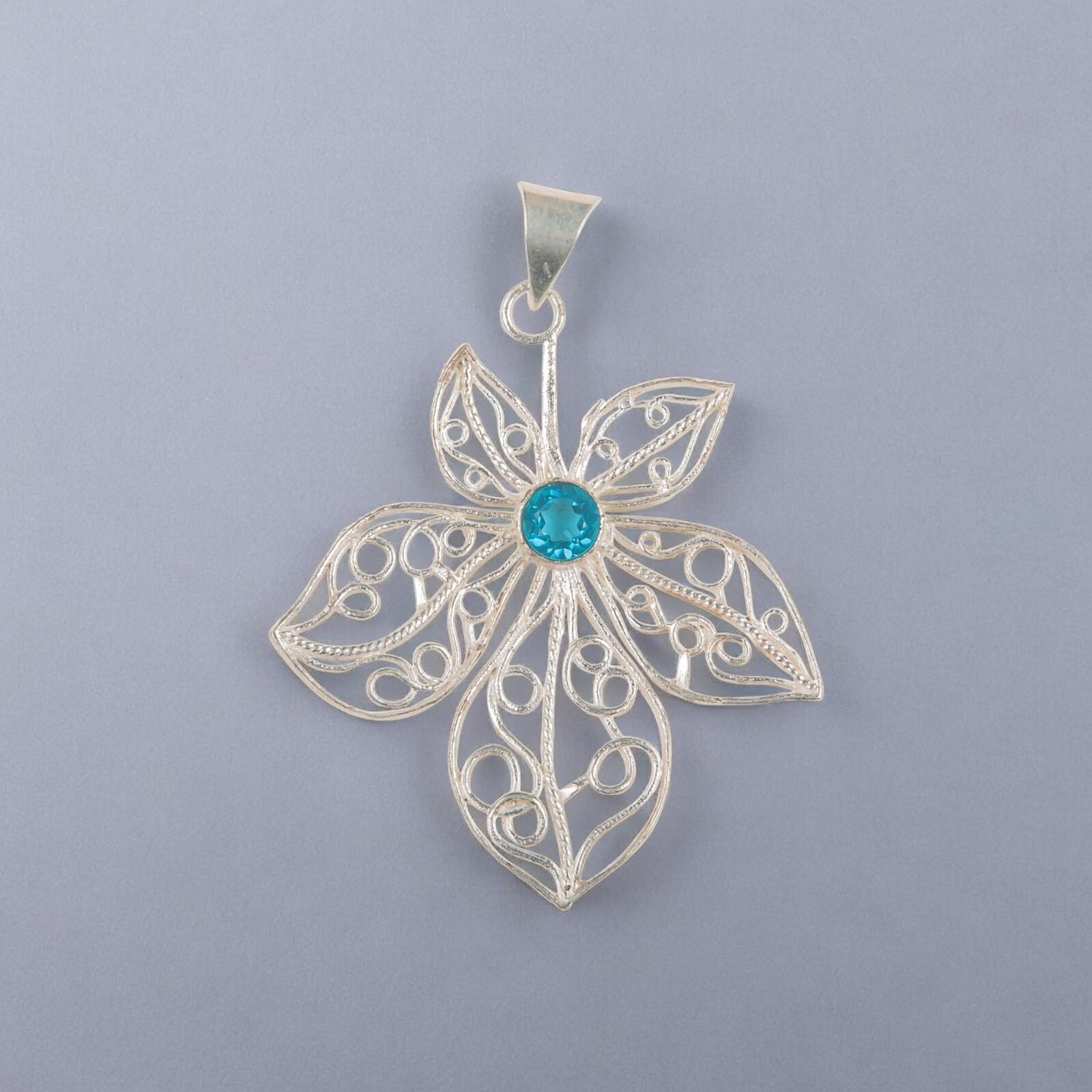 Swiss Blue Topaz Gemstone 925 Sterling Silver Jewelry Handcrafted Pendant 2.29 CP-19-10
Swiss Blue Topaz Gemstone 925 Sterling Silver Jewelry Handcrafted Pendant 2.29 CP-19-10