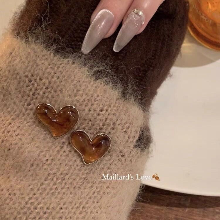 Maple sugar Curly love stud earrings women s new Maillard popular versatile autumn and winter high-end earrings earrings
Maple sugar Curly love stud earrings women s new Maillard popular versatile autumn and winter high-end earrings earrings