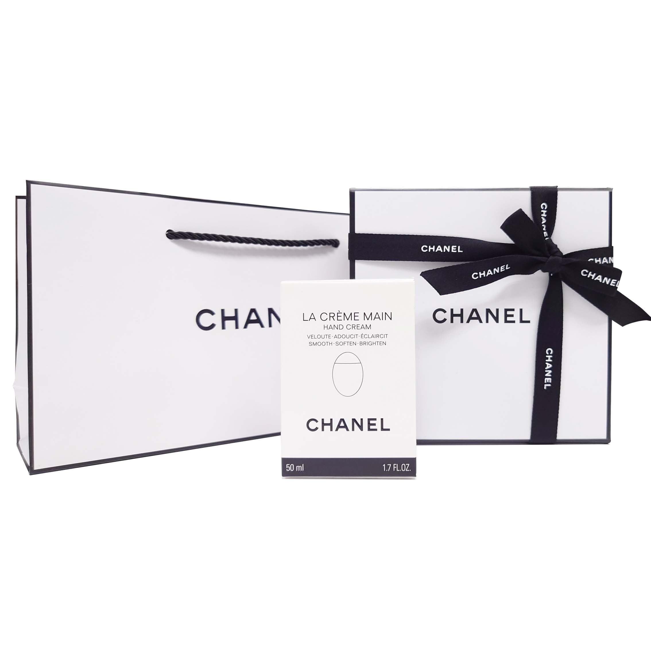 CHANEL La Main Hand Cream 50ml Gift Set with Gift Box and Shopper Crème
CHANEL La Main Hand Cream 50ml Gift Set with Gift Box and Shopper Crème