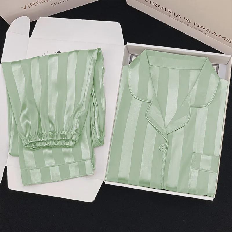 Женская полосатая пижама с длинными рукавами - весна/лето, однотонная
Женская полосатая пижама с длинными рукавами - весна/лето, однотонная