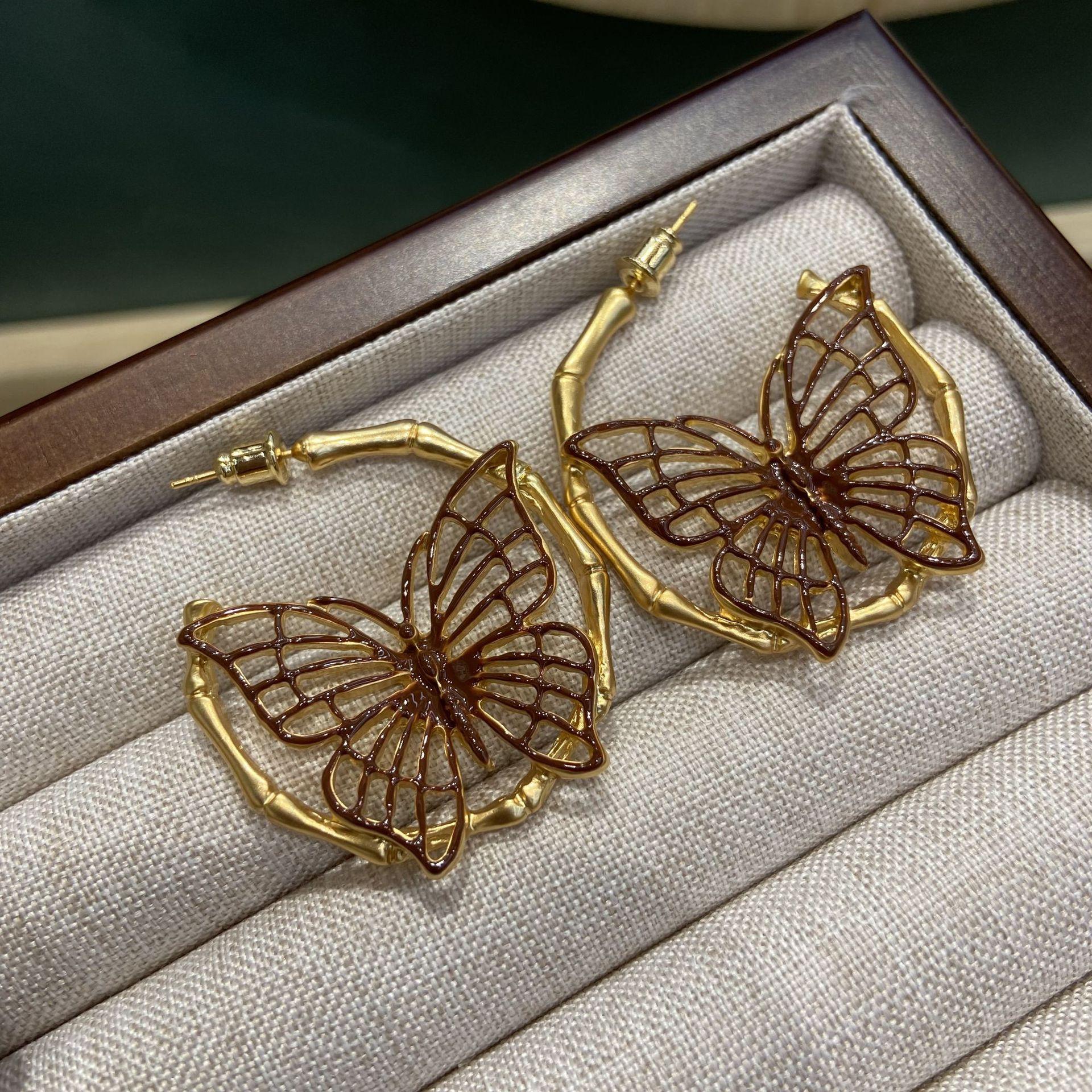 Medieval Vintage Western Copper Gold-Plated Bamboo Joint Hollow Oil-Dripping Butterfly Earrings Women S Retro Wind Big Stud Earrings
Medieval Vintage Western Copper Gold-Plated Bamboo Joint Hollow Oil-Dripping Butterfly Earrings Women S Retro Wind Big Stud Earrings