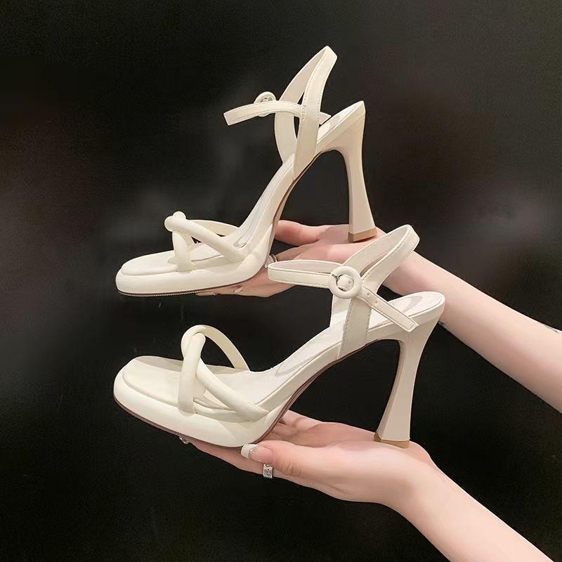 Летние женские сандалии на толстой подошве с открытым носком, ремешком с пряжкой на одном слове, шпилькой, модные, сексуальные, на высоком каблуке 34
Летние женские сандалии на толстой подошве с открытым носком, ремешком с пряжкой на одном слове, шпилькой, модные, сексуальные, на высоком каблуке 34