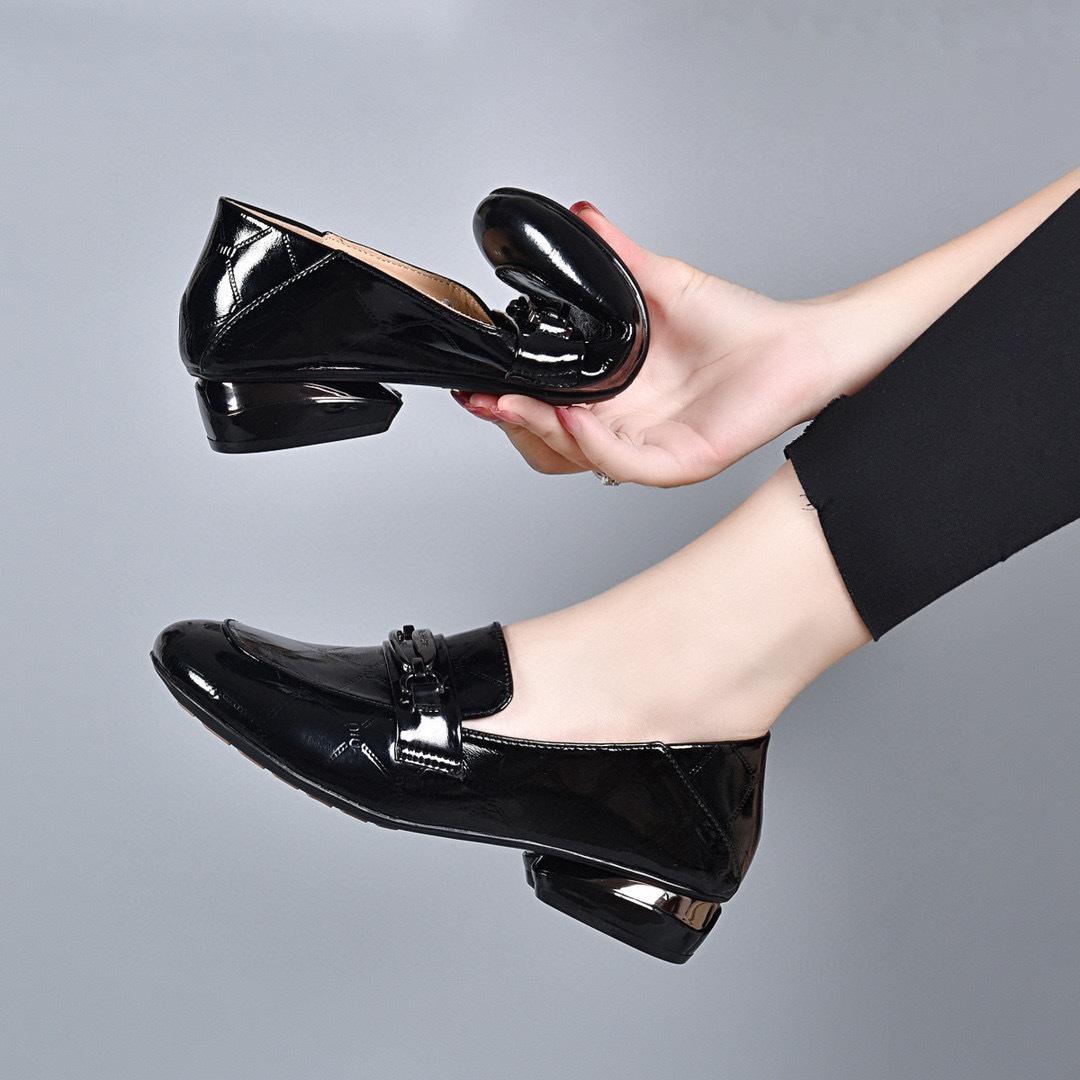 Round head thick heel single shoes women s 2025 autumn and winter new cow patent leather metal buckle two kinds of heel height small leather shoes wo 34
Round head thick heel single shoes women s 2025 autumn and winter new cow patent leather metal buckle two kinds of heel height small leather shoes wo 34