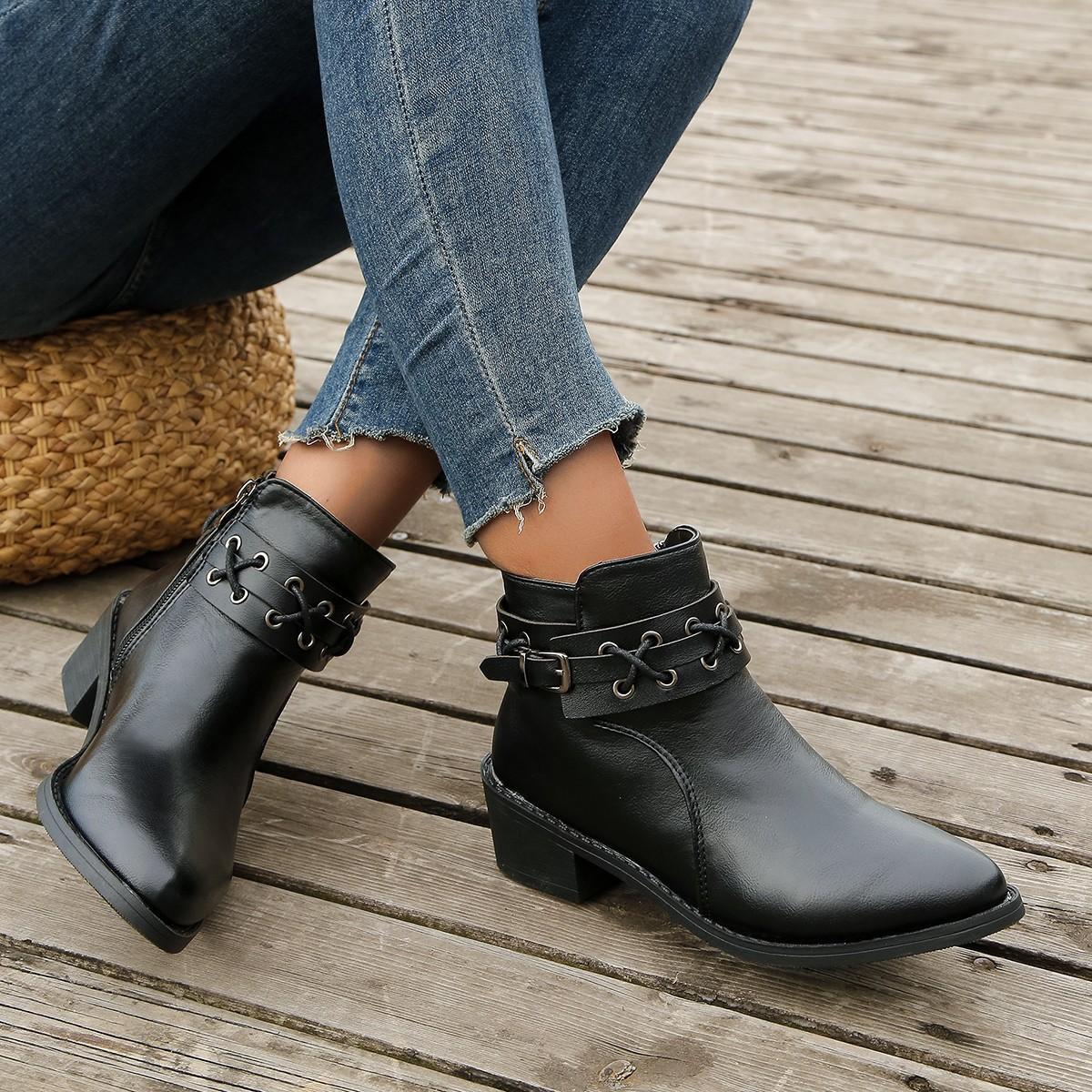 Large size women s leather boots autumn and winter new retro thick heel medium heel gas eye belt buckle pointed Martin boots women 36
Large size women s leather boots autumn and winter new retro thick heel medium heel gas eye belt buckle pointed Martin boots women 36