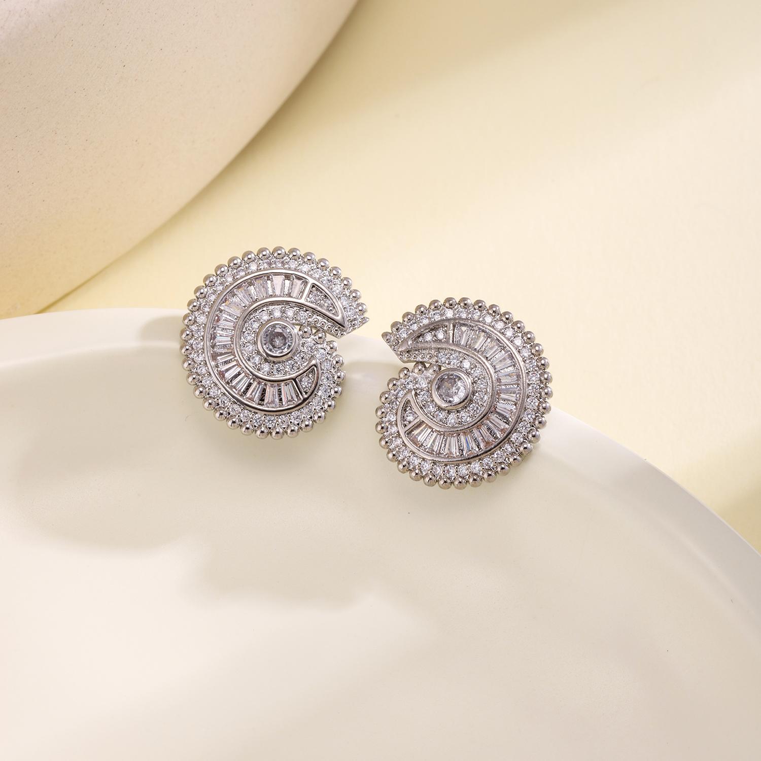 Nidin New Arrival Spiral Stud Earrings For Women Cubic Zirconia Paved Snail Shape Party Wedding Jewelry Fashion Accessories Gift серебряный
Nidin New Arrival Spiral Stud Earrings For Women Cubic Zirconia Paved Snail Shape Party Wedding Jewelry Fashion Accessories Gift серебряный