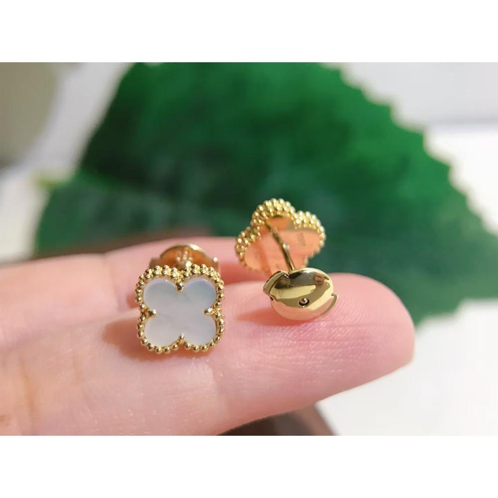 9mm Four-leaf Clover Earrings Classic Single Flower Earrings Natural Mother-of-pearl Chalcedony Earrings gold
9mm Four-leaf Clover Earrings Classic Single Flower Earrings Natural Mother-of-pearl Chalcedony Earrings gold