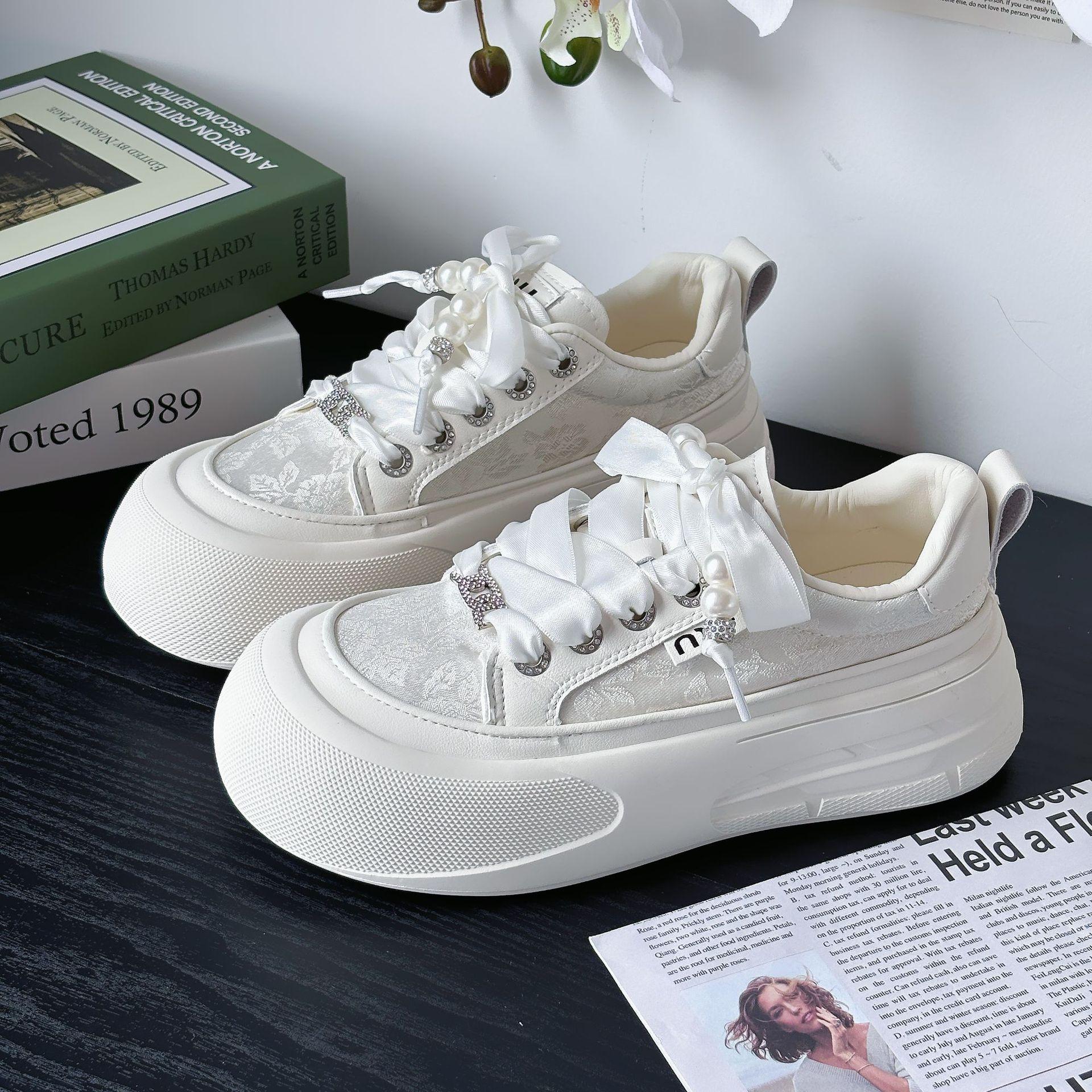 Маленькие белые туфли женские супер мягкие дышащие повседневные туфли для студентов кампуса универсальные трендовые туфли для занятий на доске 40 бежевый
Маленькие белые туфли женские супер мягкие дышащие повседневные туфли для студентов кампуса универсальные трендовые туфли для занятий на доске 40 бежевый