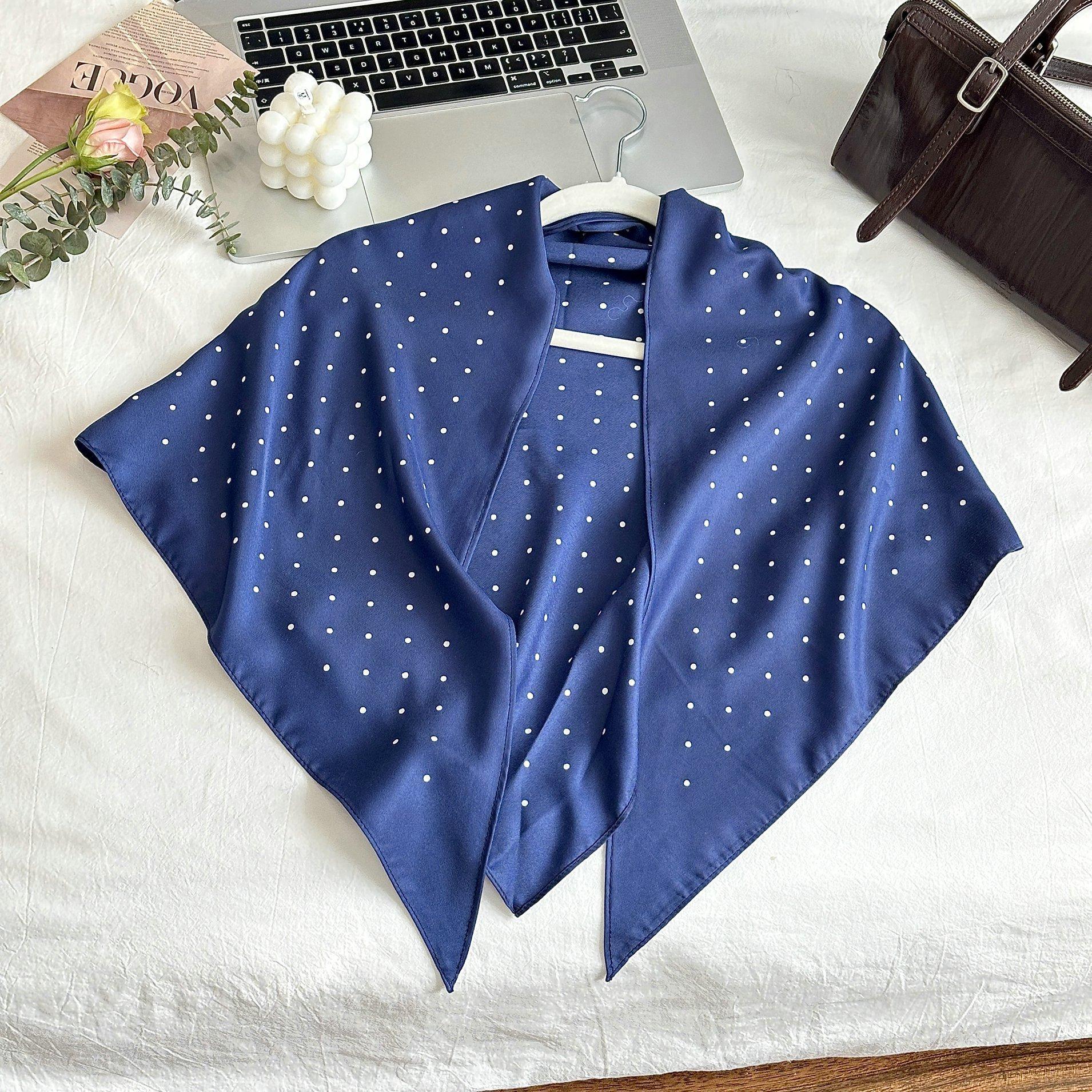 Luxury Design Triangular Scarf Dot Headscarf Trend Elegant Headwear for Women Silk Scarf INS Bandana Office Hijab Headband about 136cmX66cm
Luxury Design Triangular Scarf Dot Headscarf Trend Elegant Headwear for Women Silk Scarf INS Bandana Office Hijab Headband about 136cmX66cm