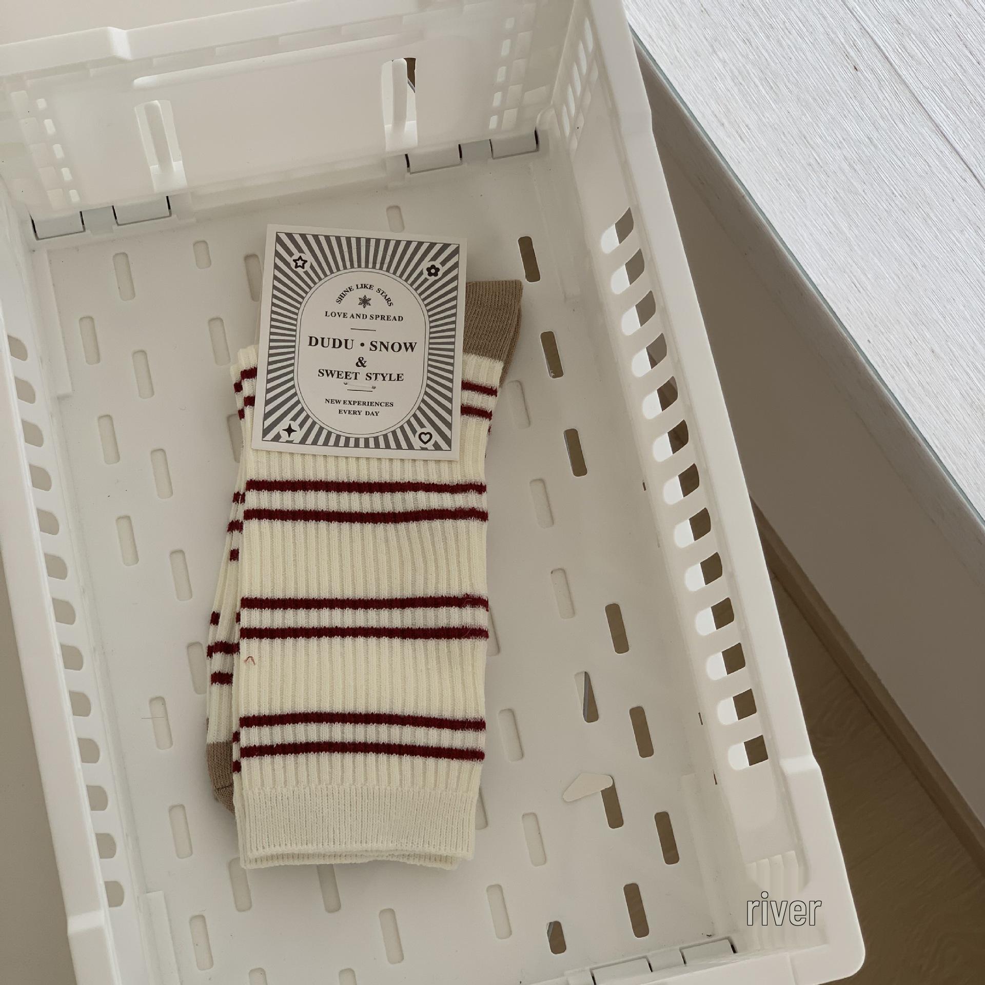 Experience the cozy elegance of these mid-calf Japanese-style women s socks, featuring color-blocked stripes perfect for autumn and winter. One Size
Experience the cozy elegance of these mid-calf Japanese-style women s socks, featuring color-blocked stripes perfect for autumn and winter. One Size