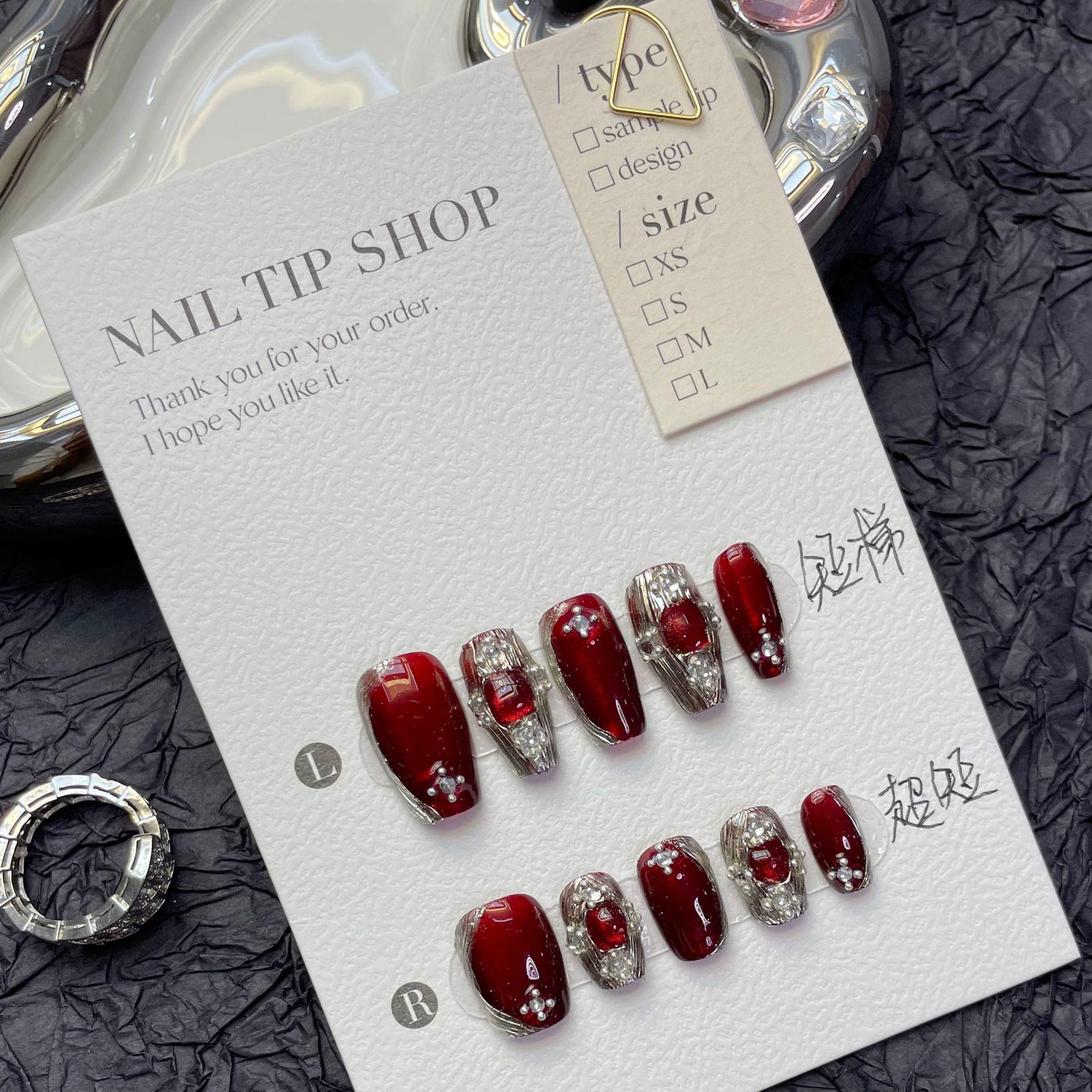 Красные нежные ногти «кошачий глаз» в стиле Buccellati: Короткий, Съемный, Осенне-зимний Ручной Нейл-арт
Красные нежные ногти «кошачий глаз» в стиле Buccellati: Короткий, Съемный, Осенне-зимний Ручной Нейл-арт